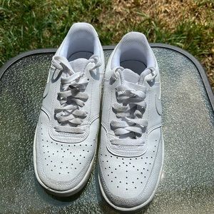 Nike Court Vision - Size 8.5